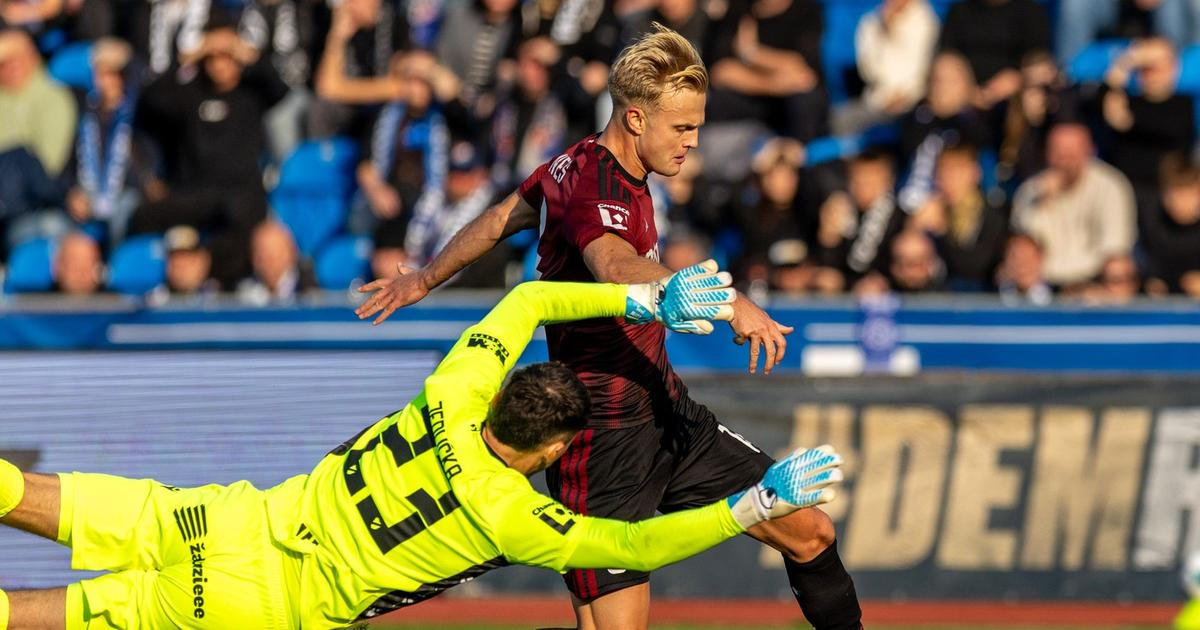 Sparta podivně unikla vyloučení a pálila šance, Baník v emotivním šlágru zabral