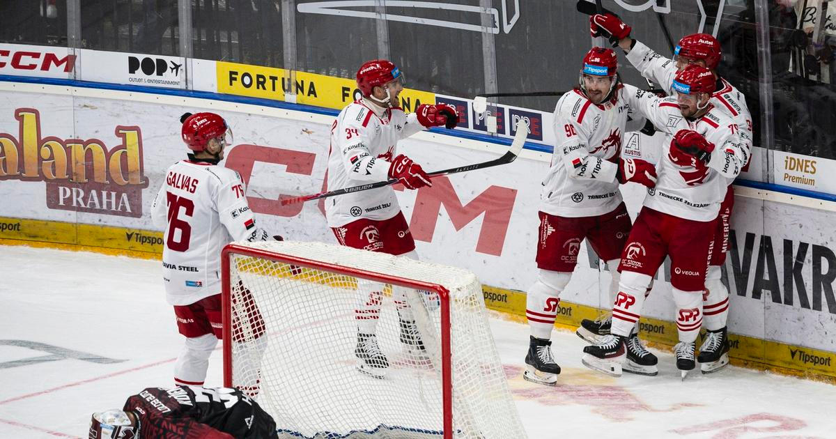 Rozjetý Třinec zvládl prestižní duel. Spartu pokořil díky střelci, který žehlil trest