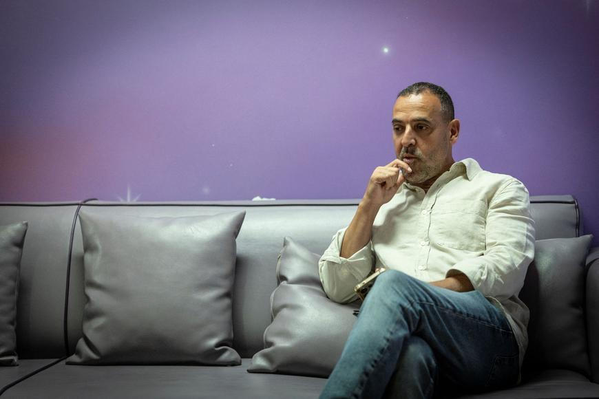Pro dcery přežil 491 dní v podzemí Gazy. Když vyšel ze tmy, čekaly na něj tři hroby