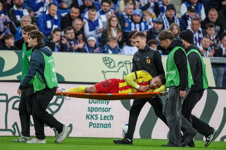 „Dusil se vlastní krví.“ Českého reprezentanta po děsivém zranění odvezla sanitka