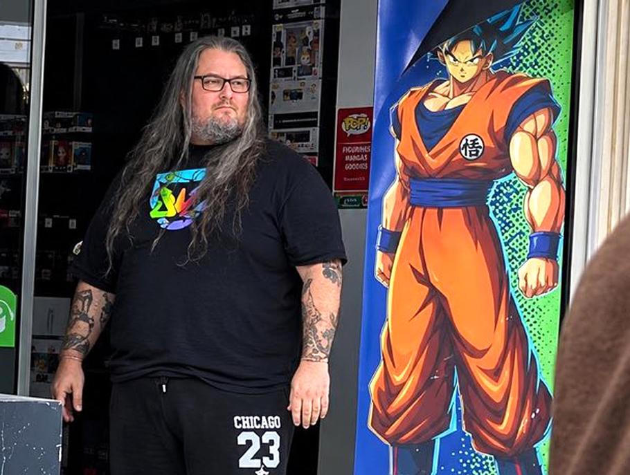 Dav napadl prodavače obchodu s videohrami Micromania v Nice, který ho bránil před vyrabováním 
