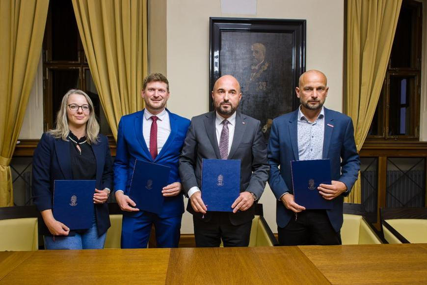 V dalších městech podepsali koaliční smlouvy. Plzeňským primátorem bude znovu Zarzycký