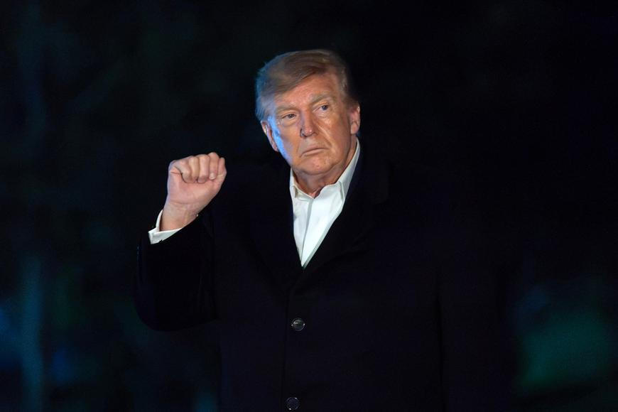 Trumpův tlak na Kyjev sílí. Šokoval svým vzkazem, smrtelným útokům navzdory