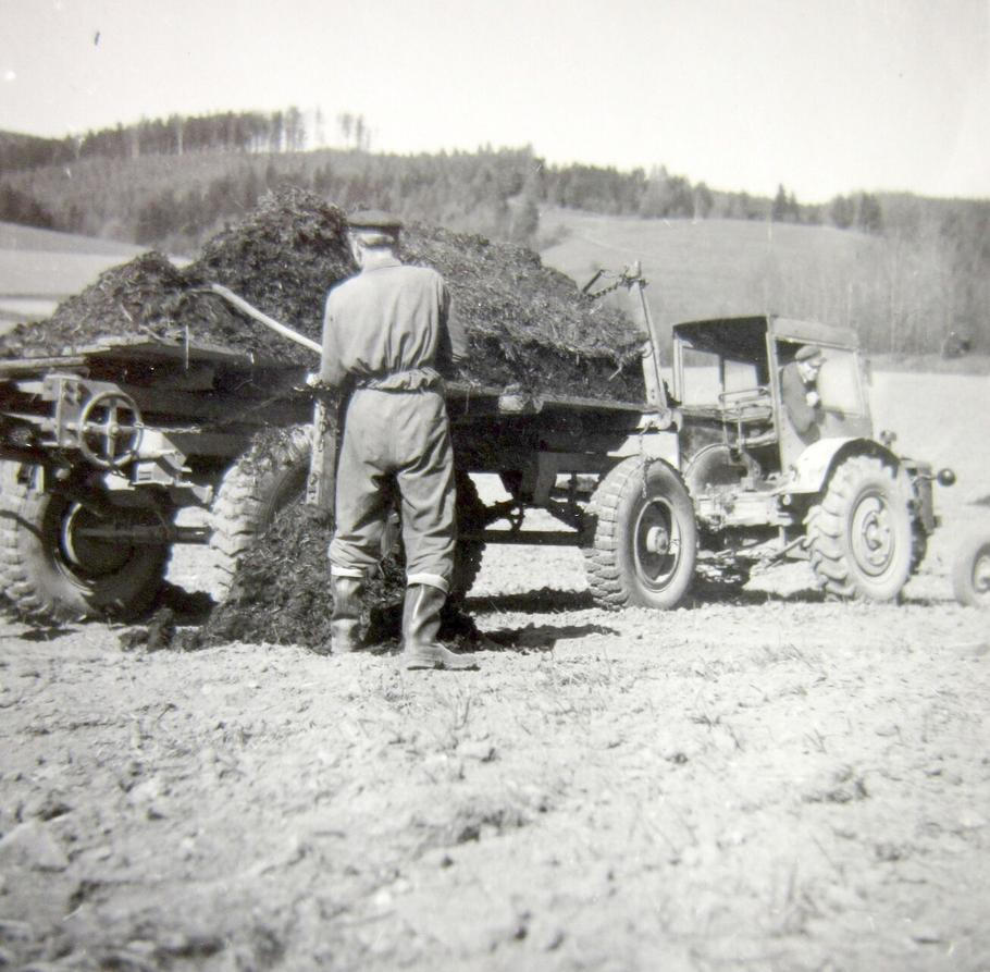 Při práci na farmě ve Vlčicích. 