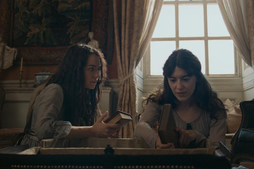Víc než o vztahy s muži jde o sesterské pouto. Film Rozum a cit má moderní štych