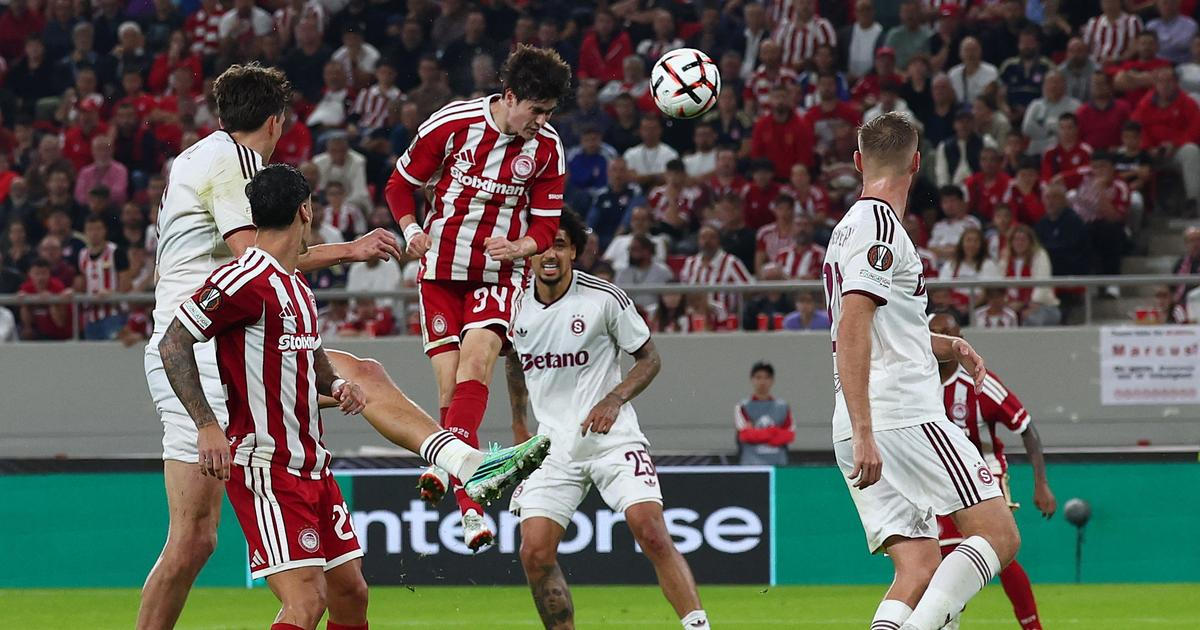Řecká vřava byla nad síly Sparty. V Pireu dlouho odolávala, pak si dala vlastní gól