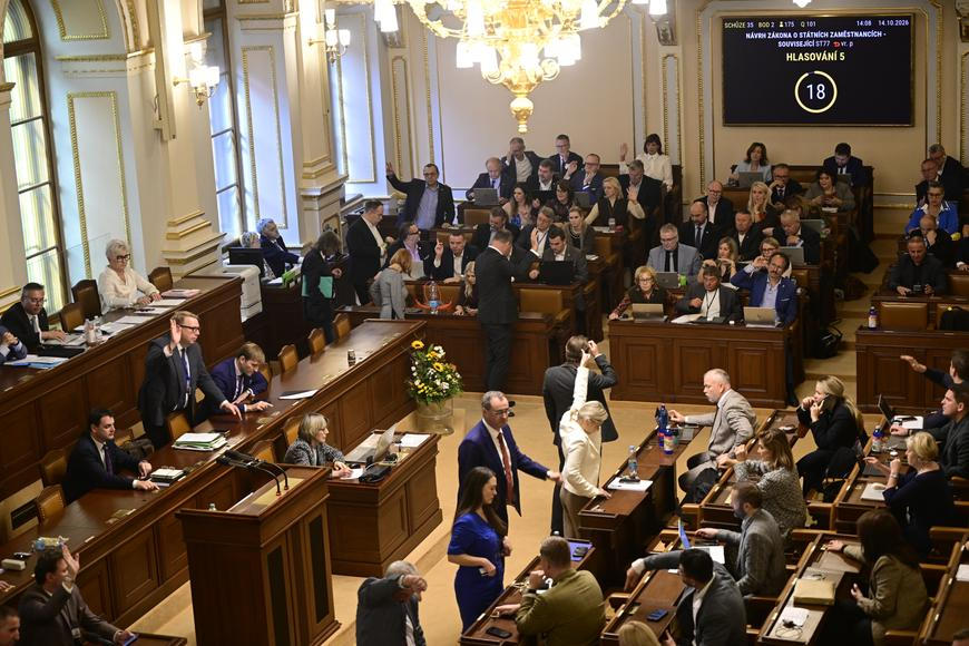 "Pomsta vládní koalice." Sněmovna narychlo projedná zrušení poplatků pro rozhlas a televizi