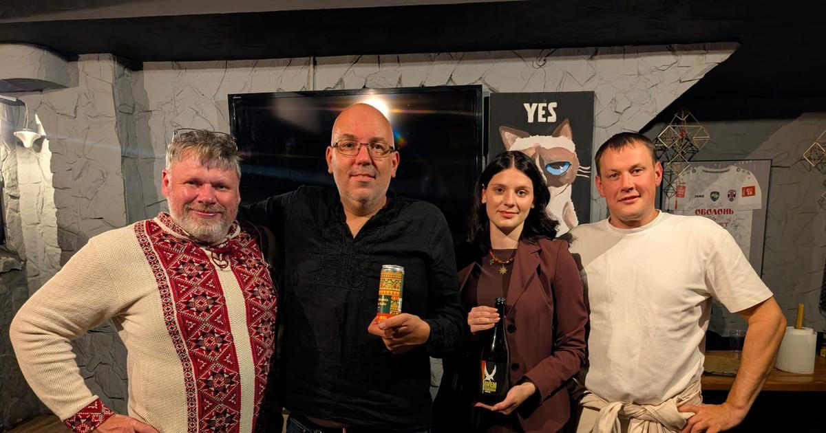 Čech bojuje pivem proti Rusům. Ve vzduchu je cítit popel a deprese, vypráví