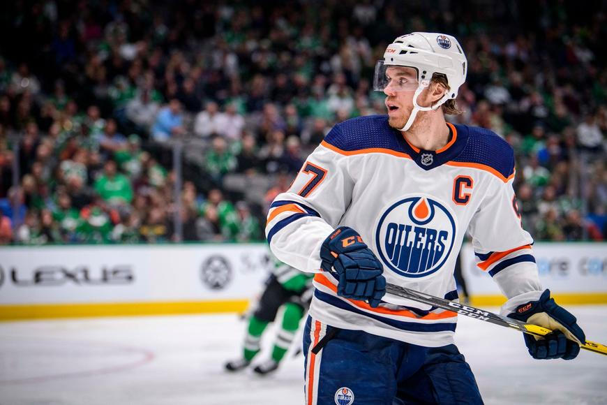 Čisté šílenství, nechápou v NHL McDavidův start. Mluví se o nemyslitelném