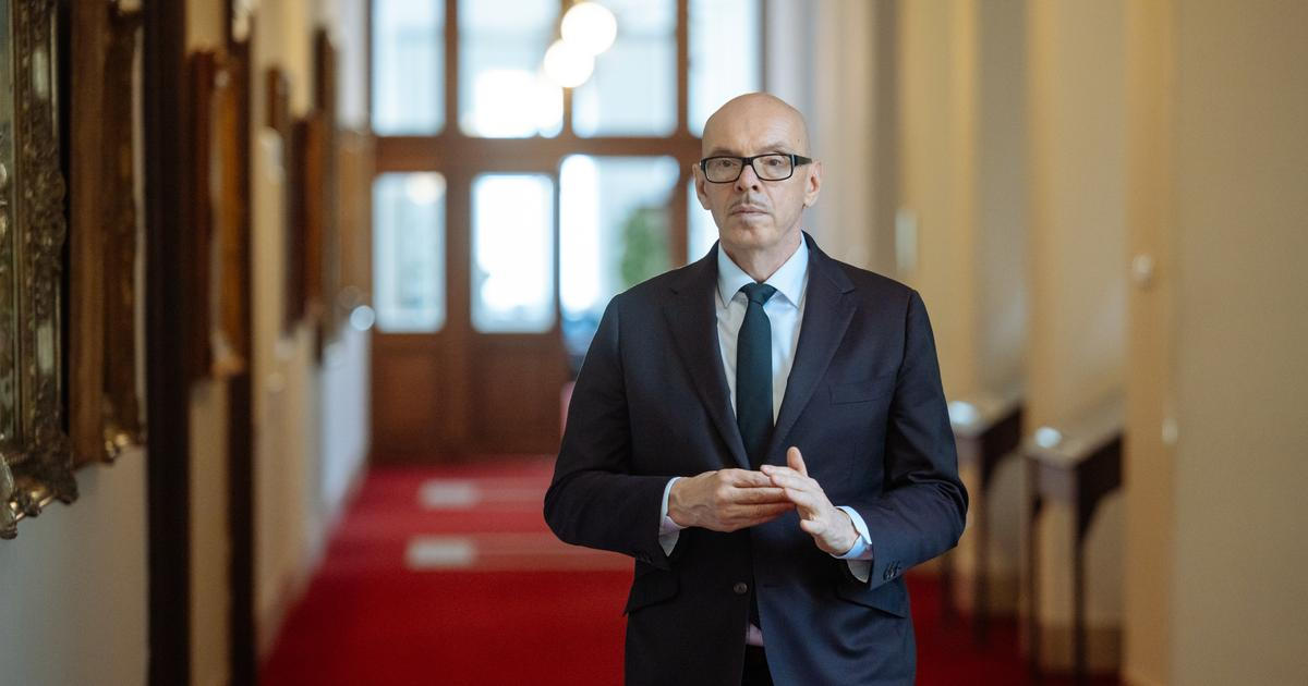 Poplatek už postrádá logiku, hájil se Klempíř. Chcete zestátnit média, vmetla opozice