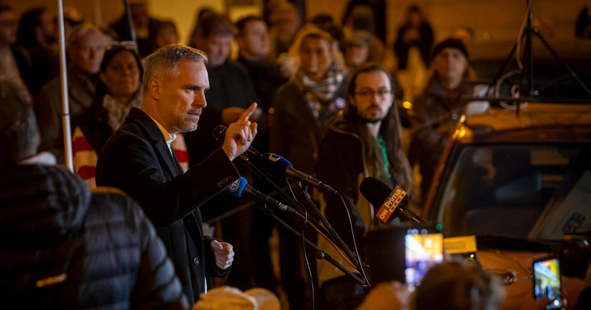 „Arogance moci.“ Piráti vytáhli proti Okamurovi, chtějí ho zbavit funkce