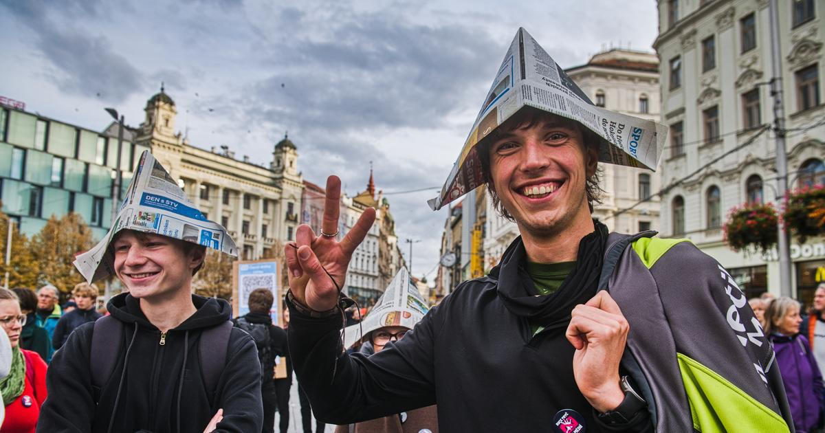 Začaly víkendové protesty Milionu chvilek. Kalousek jim poslal jedno upozornění  