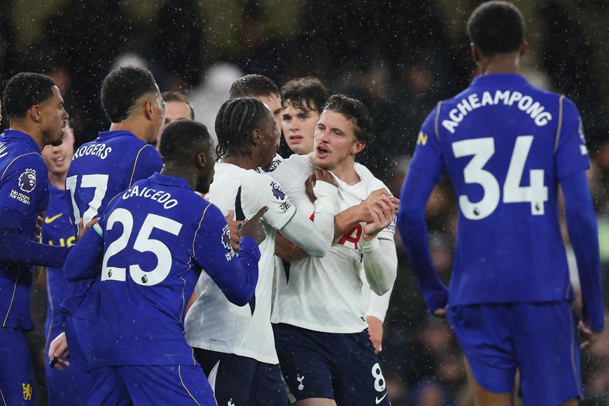 Hrdina Kinský. Napravil i vlastní hrubku a Chelsea prožila závěr jako z hororu