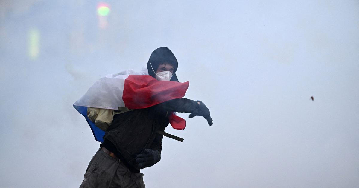 Mezi demonstranty v Paříži. "Stát nenaslouchá, jak se lidem žije," stěžují si