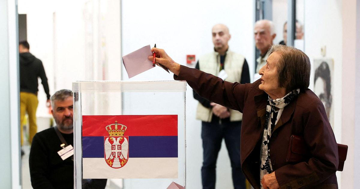 Srbové rozhodují o novém parlamentu. Volby jsou podle médií referendem o Vučičovi