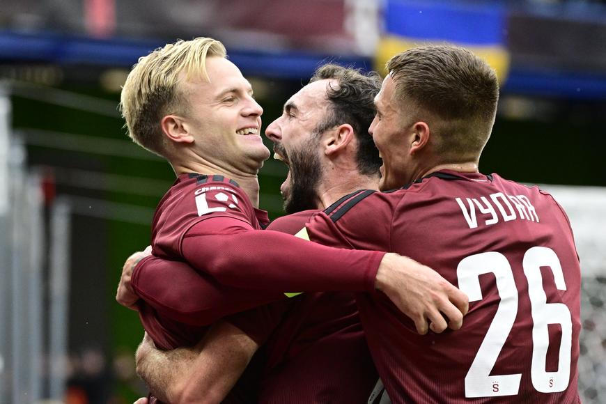 Kritizovaný Brunes explodoval. Na Letné se čtyřikrát veslovalo, reagoval i Haaland