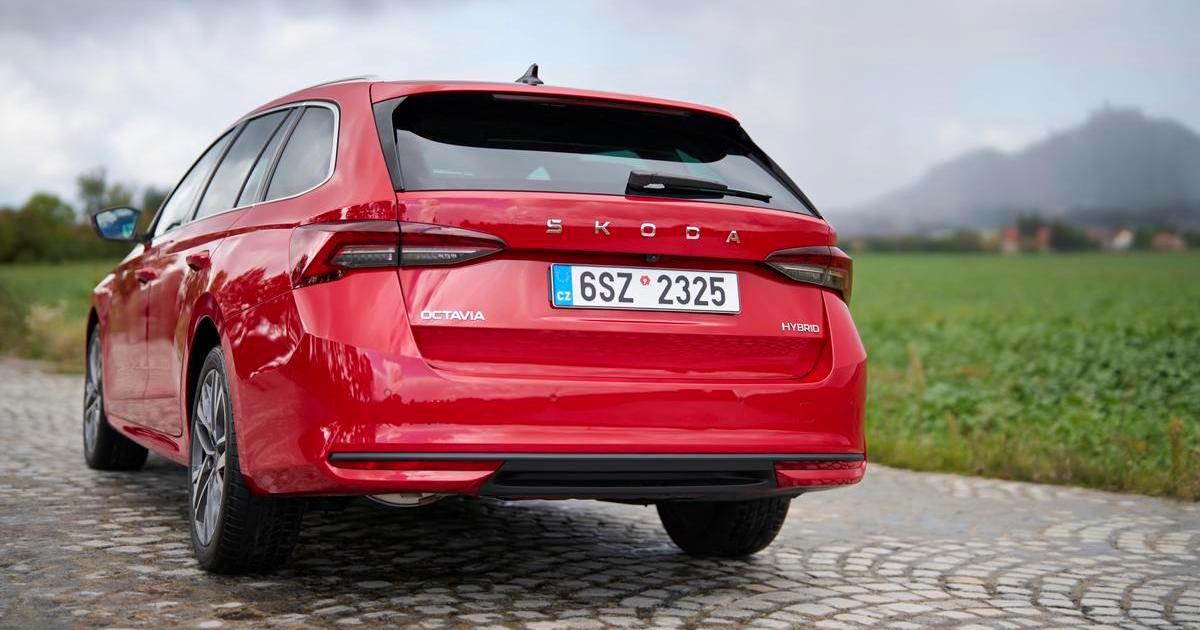 Levnější než TDI, ale s podobnou spotřebou. Hybridní Octavia překvapí českými cenami