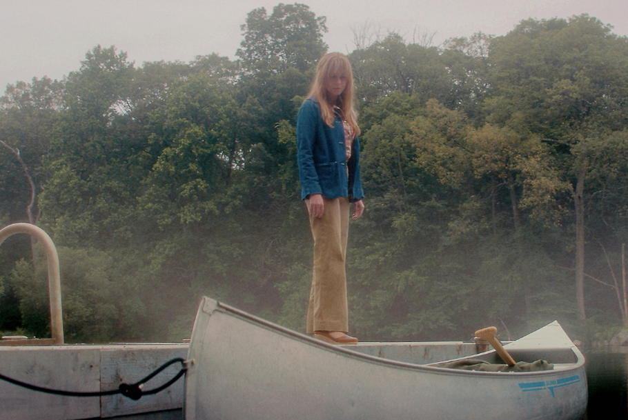 Seriál Crystal Lake (2026) se částečně natáčel i v lokacích, kde vznikal horor Pátek třináctého (1980). Na snímku Linda Cardelliniová v roli Pamely Voorheesové. 