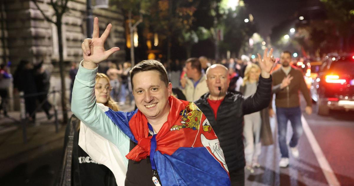 „Vučić je pryč!“ skandují Srbové v ulicích. Po volbách vypukly oslavy