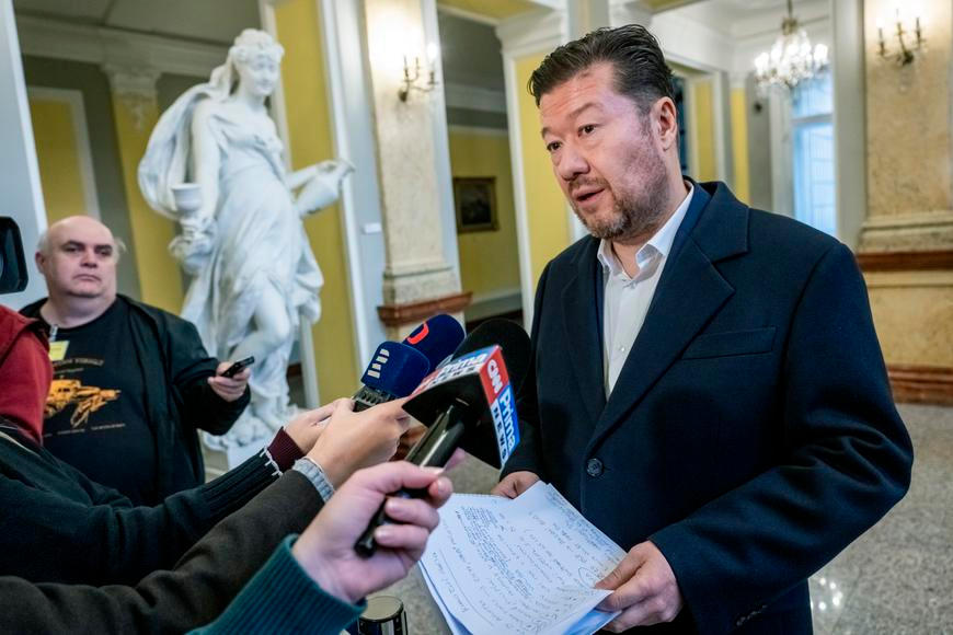Okamura: poplatky zrušíme, není o čem jednat. Nelpím na existenci ČT ani rozhlasu