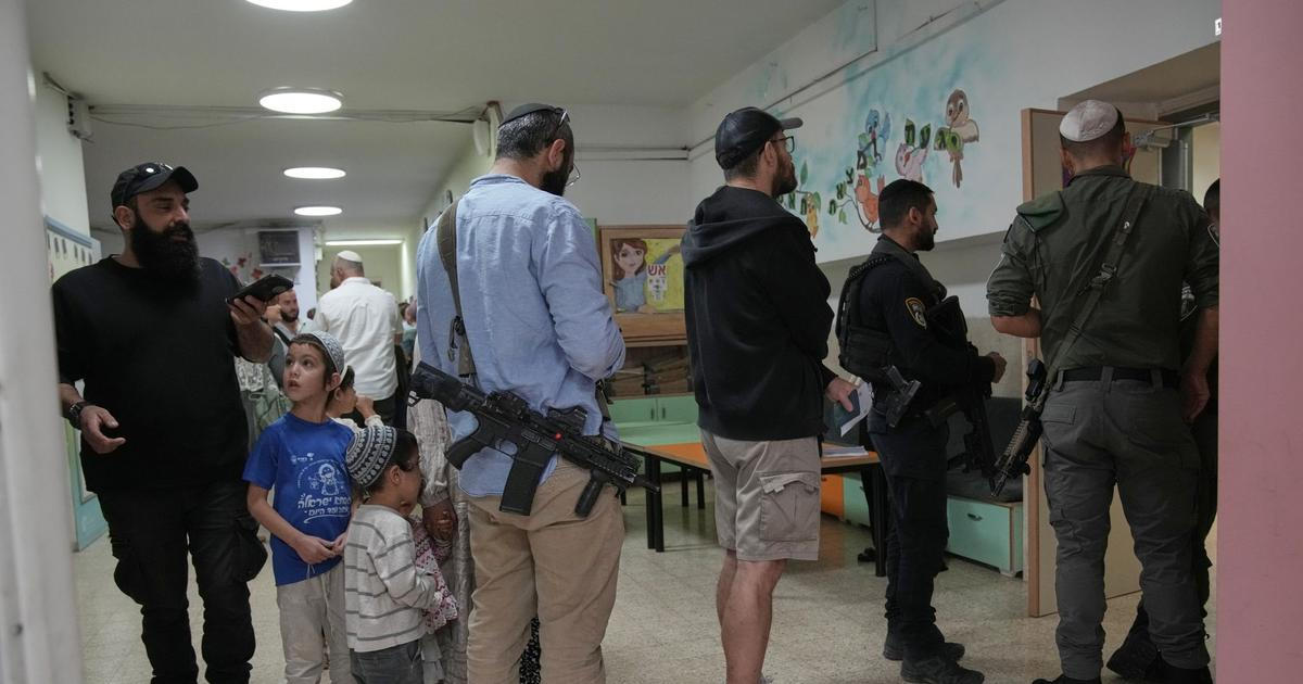 Volební účast v Izraeli výrazně roste. Netanjahu obvinil oponenty z pokusu ukrást volby