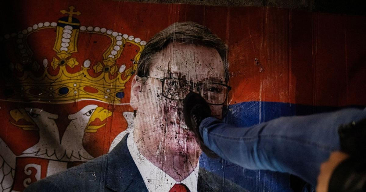 Vučić plánoval po prohraných volbách převrat, nechal si to prý rozmluvit