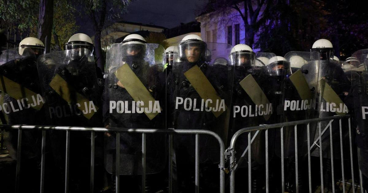 Krize kolem polského ústavního soudu. Nawrocki vstoupil do budovy, došlo ke slovním potyčkám
