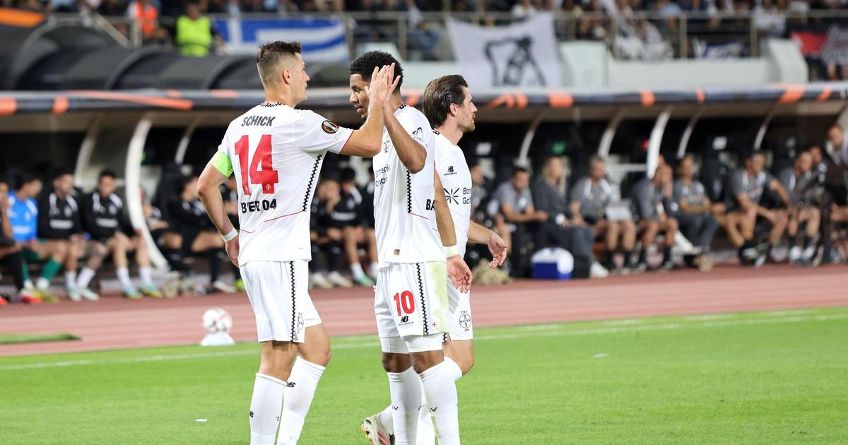 Třaskavý Schickův večer. Dal gól, pak se málem zapojil do bitky, Leverkusen ale padl 